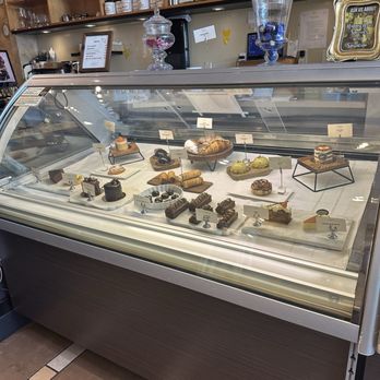 D'oro Gelato e Caffè - Other dessert choices - Ice Cream & Frozen Yogurt Near Me - Vancouver, British Columbia