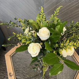 Half-Dozen White Roses Half-Dozen White Roses