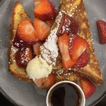 Mornings Breakfast & Brunch - French Toast with fresh strawberries - Breakfast & Brunch Near Me - Indianapolis, Indiana Mornings Breakfast & Brunch - French Toast with fresh strawberries - Breakfast & Brunch Near Me - Indianapolis, Indiana