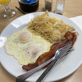 Malibu Cafe - Two Egg breakfast with bacon - Cafes Near Me - Little Rock, Arkansas