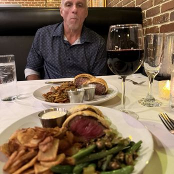 Parlor House Bistro - New American Near Me - Dunedin, Florida