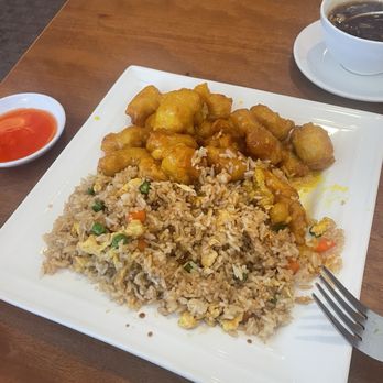 Wei Wei Kitchen - Wei Wei's Lemon Chicken Lunch Special - Chinese Near Me - Orangevale, California