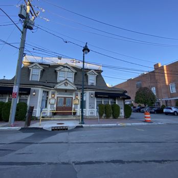 The Davenport Press - outside - Seafood Near Me - Mineola, New York