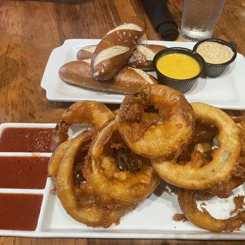 BRU Burger Bar - Carmel - Onion Rings and Soft Pretzels - Burgers Near Me - Carmel, Indiana BRU Burger Bar - Carmel - Onion Rings and Soft Pretzels - Burgers Near Me - Carmel, Indiana