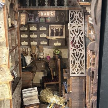 Sidetrack Bookshop - Bookstores Near Me - Royal Oak, Michigan