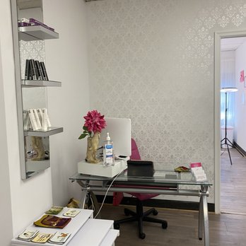 Bossy Brows - Reception area - Waxing Near Me - Bala Cynwyd, Pennsylvania