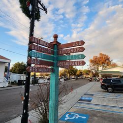 Magnolia Antiques - Sign post
