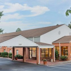 Super 8 by Wyndham Cornelia - Exterior