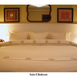 Mountain Brook Inn - Simple Country Linens on a king sized bed in Suite #8