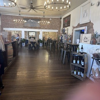 Noisy Water Winery - Wine Tasting Room Near Me - Albuquerque, New Mexico