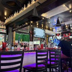 Vito’s Pizzeria - Inside bar