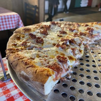 Gianni's Pizza - Large Linguica Pizza. - Italian Near Me - Monterey, California