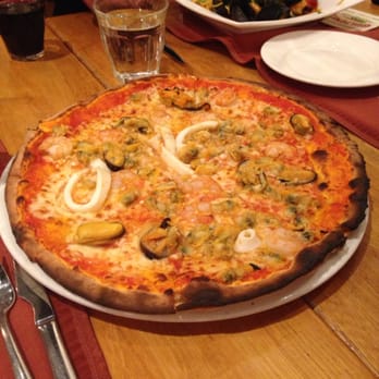 Le 4 stagioni - Frutti de mare pizza - Italian Near Me - Amsterdam, New Hampshire