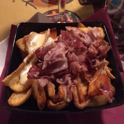 Birreria Felix - Patate fritte con formaggio fuso, pancetta e paprika.