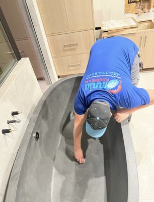 Omnia Plumbing Logo
