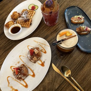 Duchess - HRW: chicken and waffles, french toast, salmon bites - Seafood Near Me - Houston, Texas Duchess - HRW: chicken and waffles, french toast, salmon bites - Seafood Near Me - Houston, Texas