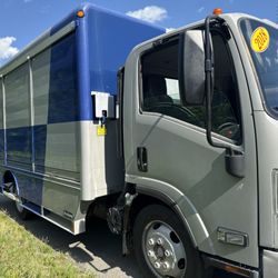 West End Garage - 2018 Isuzu NRR