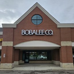 the front entrance of a bobalee co store