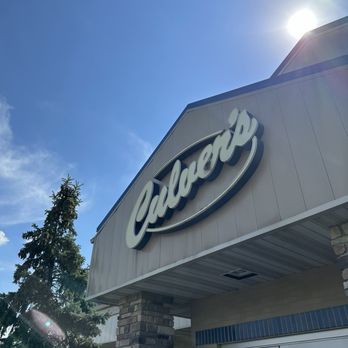 Culver's - Outside front entrance  IG: @ammysalamii - Burgers Near Me - Schaumburg, Illinois