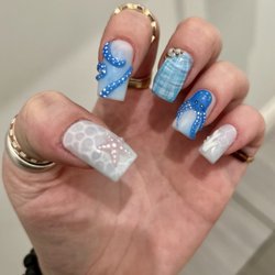 Color Nails and Spa