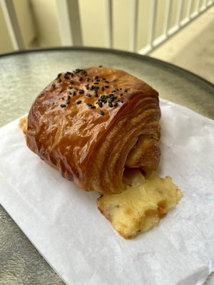 LuckyBolt Kitchen + Bakery by null