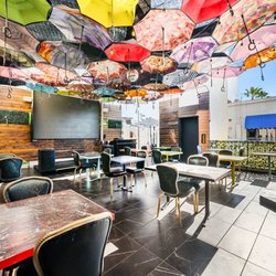 Sunset Rooftop - Umbrella patio