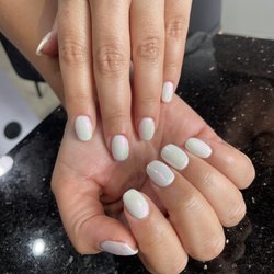 Hennah International Salon - Chrome dip powder by Viviana