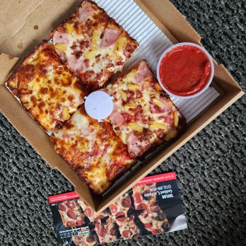 Jet's Pizza - Half cheese, half Hawaiian 4 corner pizza - Pizza Near Me - Taylor, Michigan Jet's Pizza - Half cheese, half Hawaiian 4 corner pizza - Pizza Near Me - Taylor, Michigan