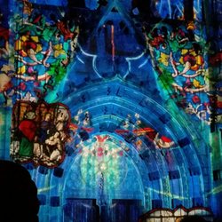 Cathédrale Saint-Corentin - La cathédrale durant les illuminations de fin d'année