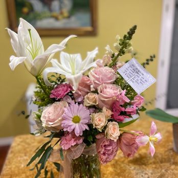 Bloom In Box - Queen Anne bouquet - Florists Near Me - La Palma, California Bloom In Box - Queen Anne bouquet - Florists Near Me - La Palma, California