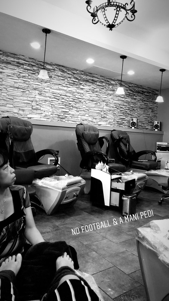 LEE’S NAILS - 25 Photos & 30 Reviews - Nail Salons - 1290 E Ireland Rd