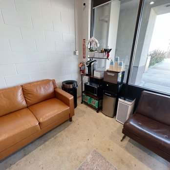 The Wonder Note - Waiting area with stocked coffee/tea. - Musical Instruments & Teachers Near Me - Redondo Beach, California The Wonder Note - Waiting area with stocked coffee/tea. - Musical Instruments & Teachers Near Me - Redondo Beach, California