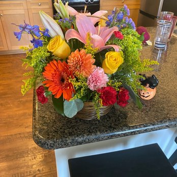 The Mossy Niche - Premium flower package - Florists Near Me - Monrovia, California The Mossy Niche - Premium flower package - Florists Near Me - Monrovia, California