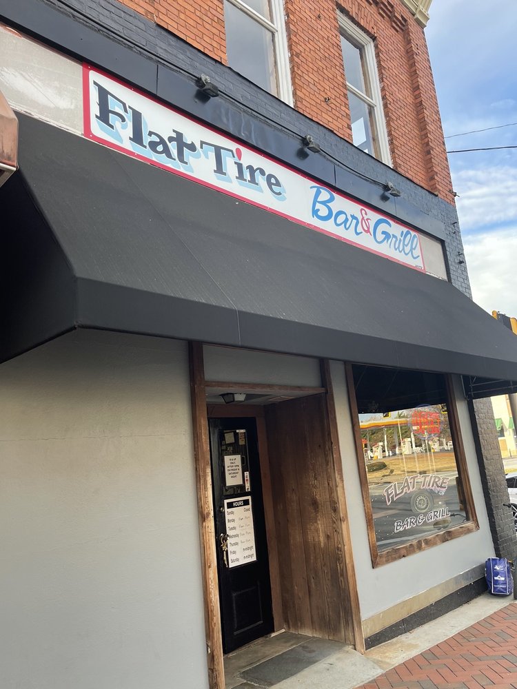 Flat Tire Bar and Grill Logo