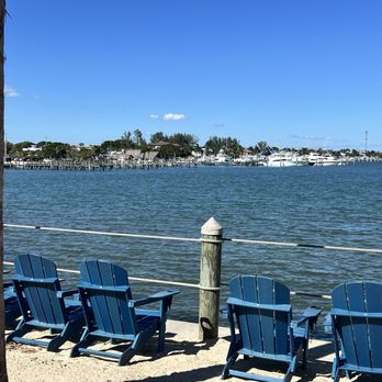 Blue Pointe Bar and Grill - Bars Near Me - Tequesta, Florida