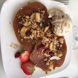 Côté Sable - Pancake avec boule de glace façon sirop d'érable.