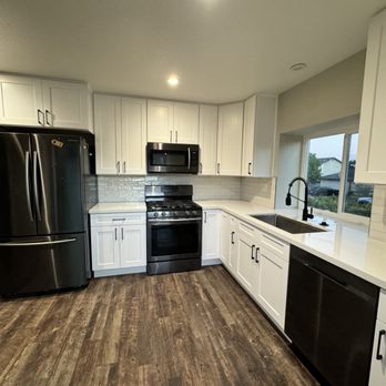 DC Kitchen &bath - A simple kitchen at Escondido - Cabinetry Near Me