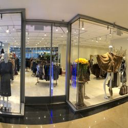 La Mode Royale - Second storefront inside the New York Hilton Midtown Hotel.