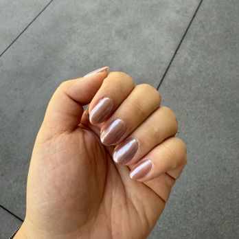 La Vie Nail Bar - Gel with chrome. Ring finger is thicker than other fingers and pinky finger has a bubble in application. - Nail Salons Near Me - San Ramon, California