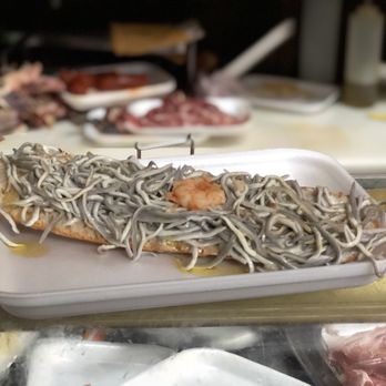 El Capricho Extremeño - Gulas (fake baby eel made out of minced fish - surimi) - Spanish Near Me - Madrid, M El Capricho Extremeño - Gulas (fake baby eel made out of minced fish - surimi) - Spanish Near Me - Madrid, M