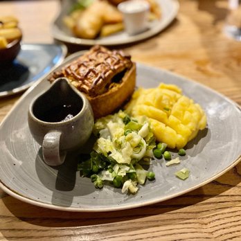 The Coal Hole - Steak & Nicholsons Pale Ale pie - Pubs Near Me - London, XGL The Coal Hole - Steak & Nicholsons Pale Ale pie - Pubs Near Me - London, XGL