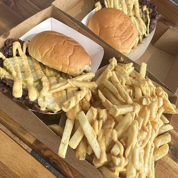 Burger 3000 - Cheeseburger & Oklahoma's Grilled Onions Burger - Burgers Near Me - Chatsworth, California