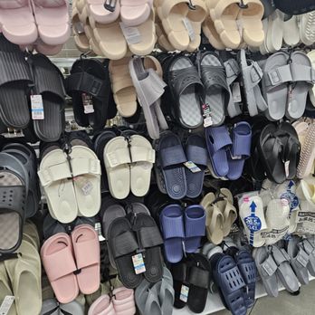 Daiso - Slippers - Department Stores Near Me - North Hollywood, California