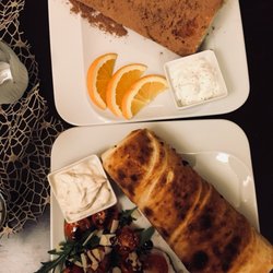Moka - Baumstriezel mit Kakao + Baumstriezel mit Tomate, Parmesan und Rucola