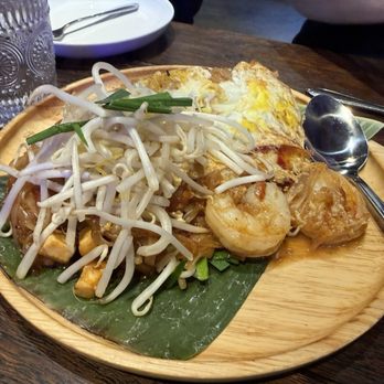 Kin Thai Street Eatery - Pad Thai - Thai Near Me - Sacramento, California