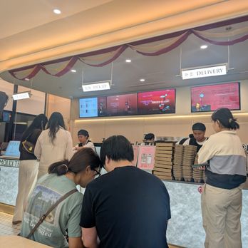 Molly Tea - Front Pickup Area - Coffee & Tea Near Me - Atlanta, Georgia