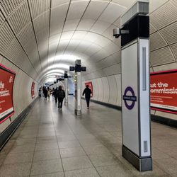 Liverpool Street Station - Corridor in Liverpool Street Station