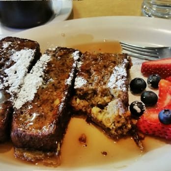 Breakfast Queen - Banana nut bread French Toast with fresh berries - Breakfast & Brunch Near Me - Englewood, Colorado