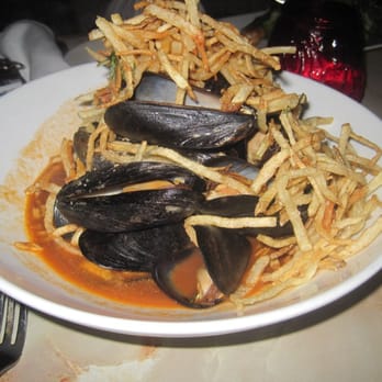 Lucky's Lounge - Amazing mussels and shoestring fries - Lounges Near Me - Boston, Massachusetts