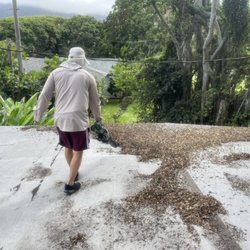 Walo Construction - Cleaning some roofs off in Kailua